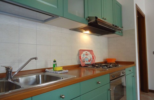 Idro Apartment | for 3-4 people, only 200m to the lake/beach, with garden, grill
