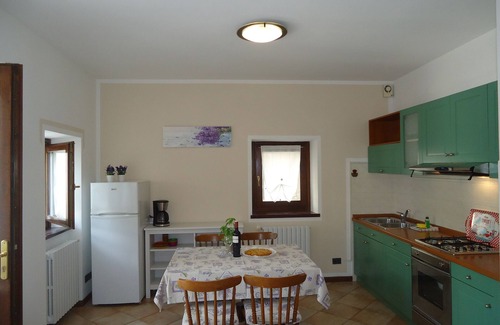 Idro Apartment | for 3-4 people, only 200m to the lake/beach, with garden, grill