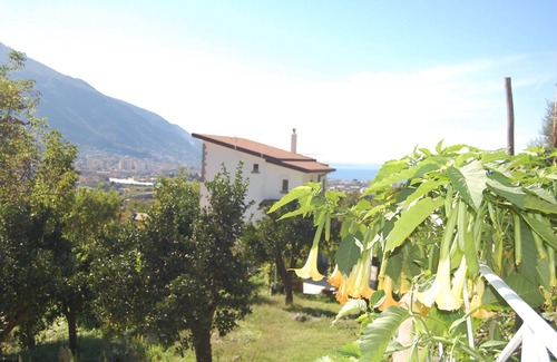 Casola di Napoli Villa | For 6 people Monticelli-Mansion breakfast included