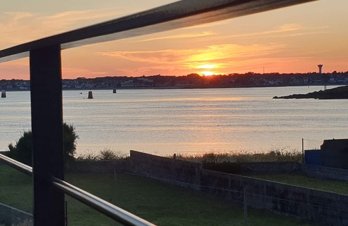Gavres House | For a weekend or romantic getaway with Jacuzzi and sea view