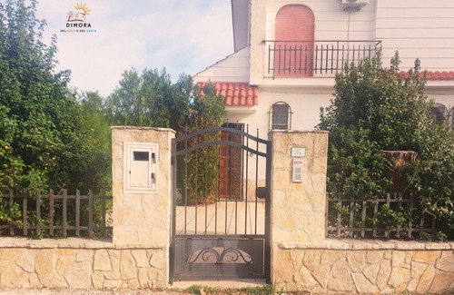 Crispiano House | For couples, groups or families, it offers hospitality for up to 7 people