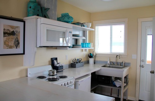 Homer House | For less than two hotel rooms, stay on the Spit and sleep 7!