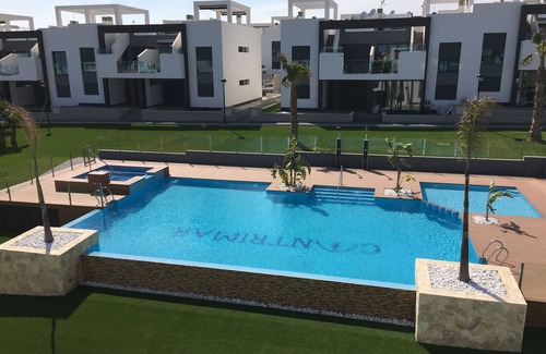 Los Altos Apartment | For rent: Penthouse Casa Esmeralda with large roof terrace, sea and pool view.