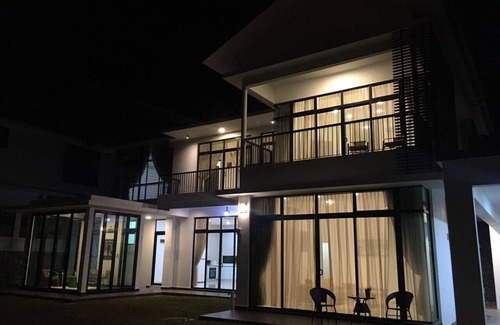 Bandar Penawar House | For Sale/Rent/Lodging: Sebana Cove bungalow