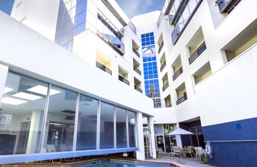 Lake Forest House | For the Whole Family! Onsite Pool, TWO Units, Parking and Shuttle!
