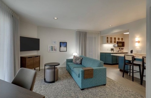 Sunnyvale Hotel | For the Whole Family! 2 Comfortable 1BR Suite, Onsite Pool, Pets are Welcome!