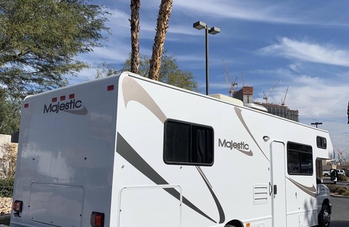 Las Vegas House | FORD 2014 28FT CLASS C RV SLEEPS 8 DRIVES LIKE A CAR NICK NAME(LILLY)
