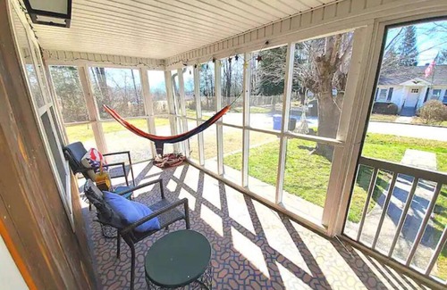 Brevard House | Forest Access - Hike/Bike Paradise - 5 min to Brevard - Walkable to Restaurants