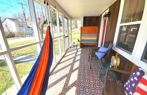 Brevard House | Forest Access - Hike/Bike Paradise - 5 min to Brevard - Walkable to Restaurants