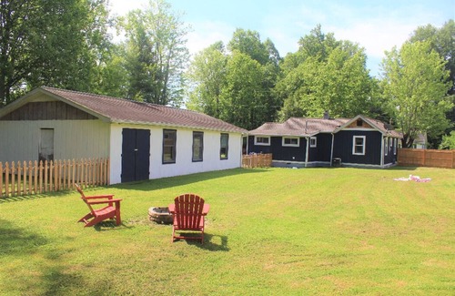Brevard House | Forest Access - Hike/Bike Paradise - 5 min to Brevard - Walkable to Restaurants