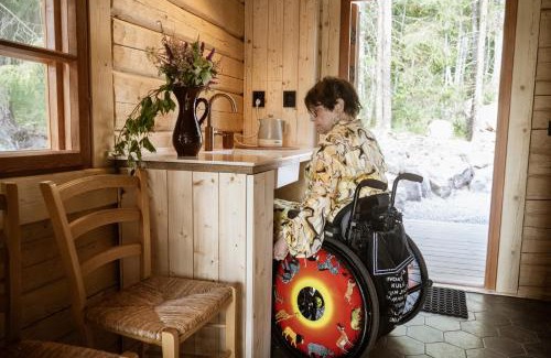 Vihti Villa | Forest Cabin Ainola next to Nuuksio National Park, in addition Hot Tub and Breakfast