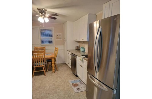 Bellevue House | Forest Cottage Peaceful Acreage