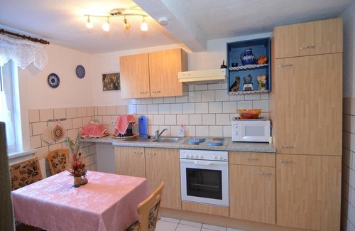 Neustadt am Rennsteig Apartment | Forest Escape with Garden
