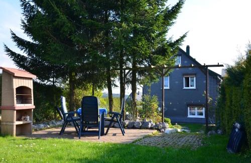 Neustadt am Rennsteig Apartment | Forest Escape with Garden, cleaning included