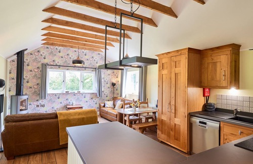 Balcombe Cottage | FOREST FARM COTTAGE, pet friendly, with open fire in Balcombe