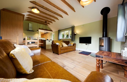 Balcombe Cottage | FOREST FARM COTTAGE, pet friendly, with open fire in Balcombe