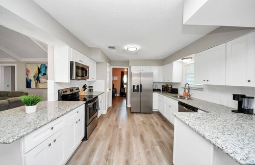 Humble Apartment | Forest Glade Retreat with Pool 25 Min to Downtown