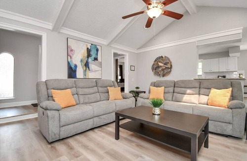 Humble Apartment | Forest Glade Retreat with Pool 25 Min to Downtown
