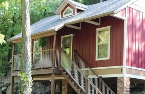 Eureka Springs Historic District House | Forest Glen: Urban Tree House #1