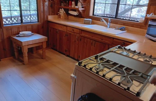 Summerhaven Cabin | Forest Hermitage With Creek. Close To Everything!