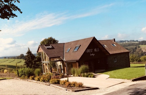 Stoumont Ski Chalet | FOREST HILLS LODGE (19 pers)
