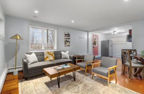 Quidi Vidi Apartment | Forest House 1 Bdrm Qv Lake View Parking