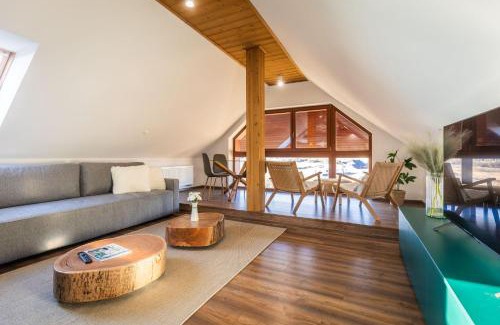 Velka Lomnica Apartment | Forest oasis - mountain attic in High Tatras