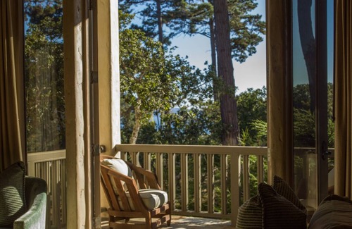 Del Monte Forest House | Forest Opulence: Center of PB Resorts: Four Seasons Bedding