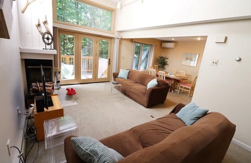 Lincoln House | Forest Ridge 4 Bedroom Townhome minutes to Loon!