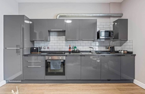 Forest Fields Apartment | Forest Suite Stay | Free Parking incl.