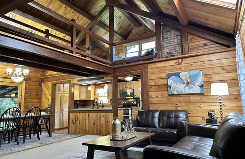 Middletown Cabin | Forest Tree Log Cabin - middletown/Harrisburg/Hershey/Lancaster/York
