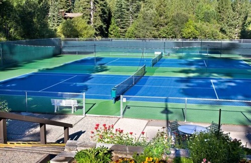 Tahoe Tavern House | Forest View - 10 Minutes to Palisades Tahoe & Walk to Town!