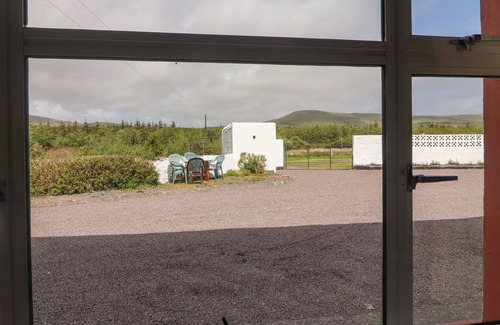Ballinskelligs House | FOREST VIEW, pet friendly in Ballinskelligs, County Kerry