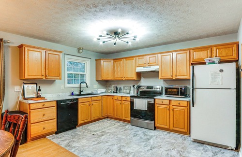Fort Valley House | Forest Views, Deck & Fireplace: Fort Valley Escape
