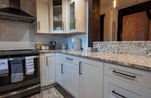 Nadeau House | Forest Whisper Retreat: 4-bdrm lodge in Daggett. Get away and have everything.
