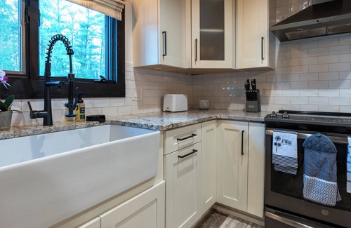 Nadeau House | Forest Whisper Retreat: 4-bdrm lodge in Daggett. Get away and have everything.