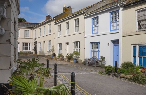 Chysauster Cottage | Forget Me Not Cottage - a cottage that sleeps 4 guests in 2 bedrooms
