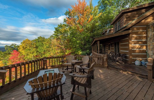 Frank Cabin | Forget Me Not | Cozy Log Cabin & Breathtaking Mountain Views!