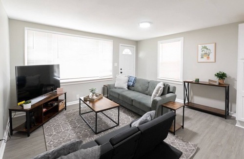 Rossville House | Forget your worries in this spacious and serene space