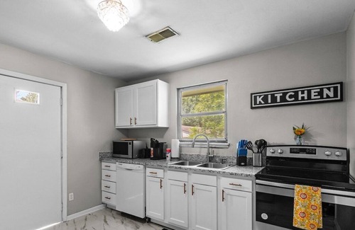East Ridge House | Forget your worries in this spacious and serene space