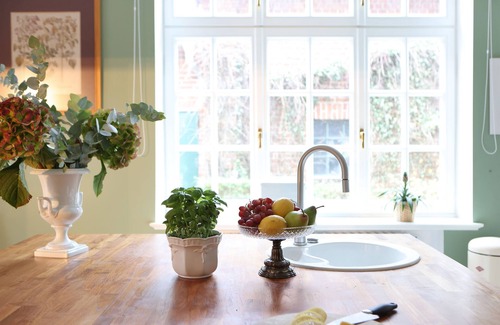 Sierksdorf House | Former Oevelgönne manor house with an enchantingly beautiful garden for families and groups.