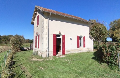 Lucay-le-Male House | Former gatehouse, spa, billiards room near Beauval Zoo, Loire château.