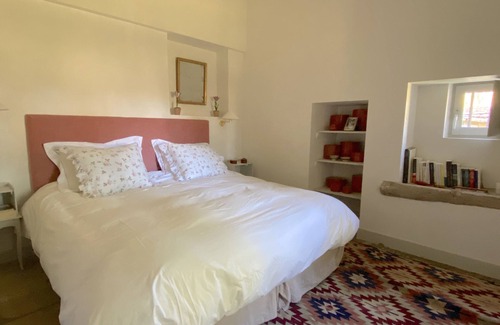 Braux House | Former priory with garden, near Burgundy vineyards, nature and history