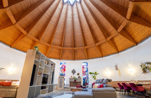 Kelheim Condo | formerly. Church + basement flat for up to 16 people, garden