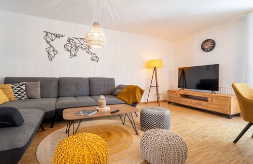 Kelheim Condo | ★Formerly Vicarage for 10 | Fireplace | Terrace | kitchen | 140sqm★
