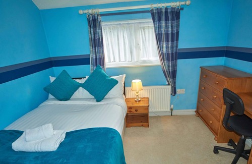 Canterbury House | Forrester House with Free Parking