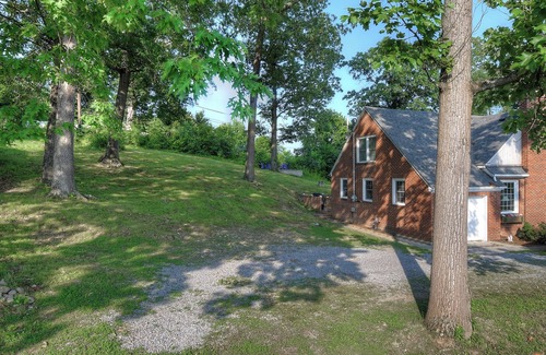 Kingsport House | Fort Henry - Pool Table, Fire Pit, Prime Location in Kingsport