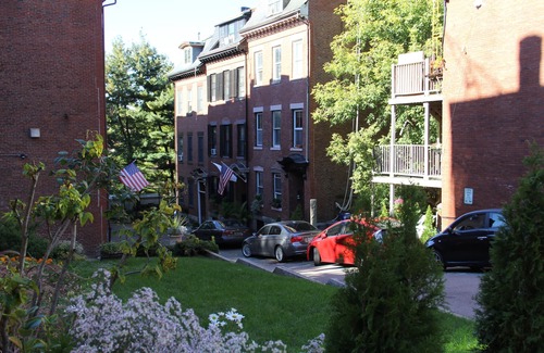 Highland Park Apartment | *Fort Hill Inn *Sunny* Penthouse Duplex! L@K 3 bed, 2 bath, 1.5 miles Center