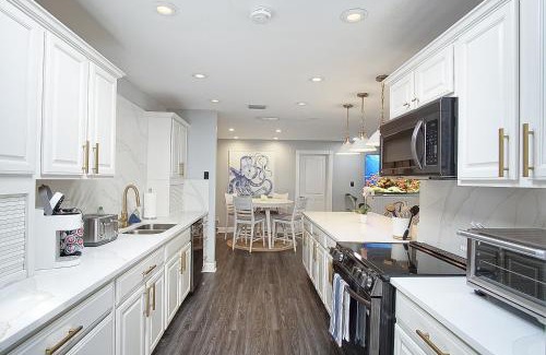 Fort Pierce House | Fort Pierce Escape with Patio - Walk to the Beach!