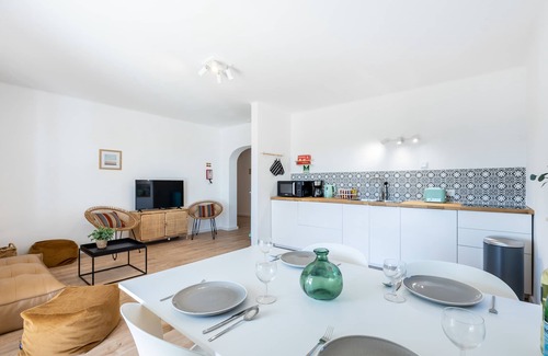 Vila do Bispo Apartment | Fortaleza Miramar - two bed downstairs apartment at sea view villa